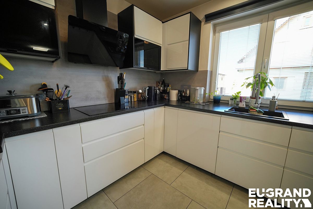 Prodej rodinného domu 216 m², pozemek 632 m² – fotografie 4