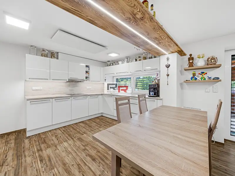 Prodej rodinného domu 289 m², pozemek 427 m², Olomouc – náhled fotky 2