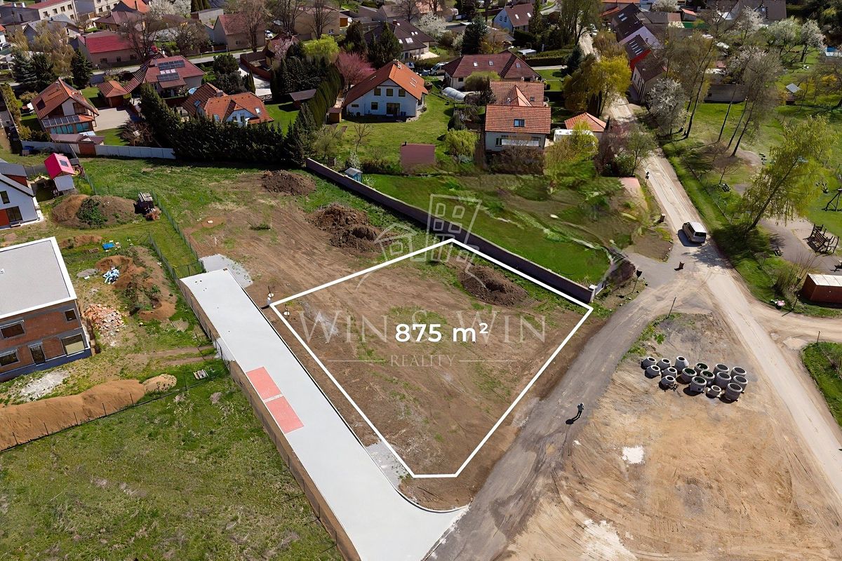 Prodej stavebního pozemku 875 m², Úhonice – fotka 1 z 3