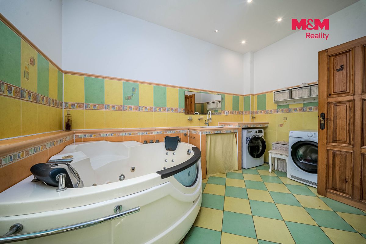 Prodej rodinného domu 1190 m², pozemek 4299 m² – fotografie 5