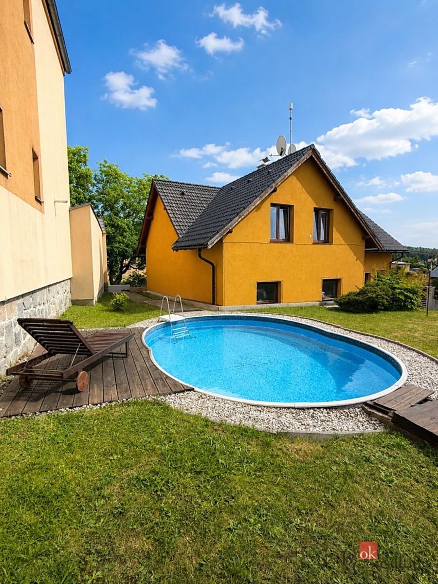 Prodej rodinného domu 198 m², pozemek 456 m² – fotografie 2