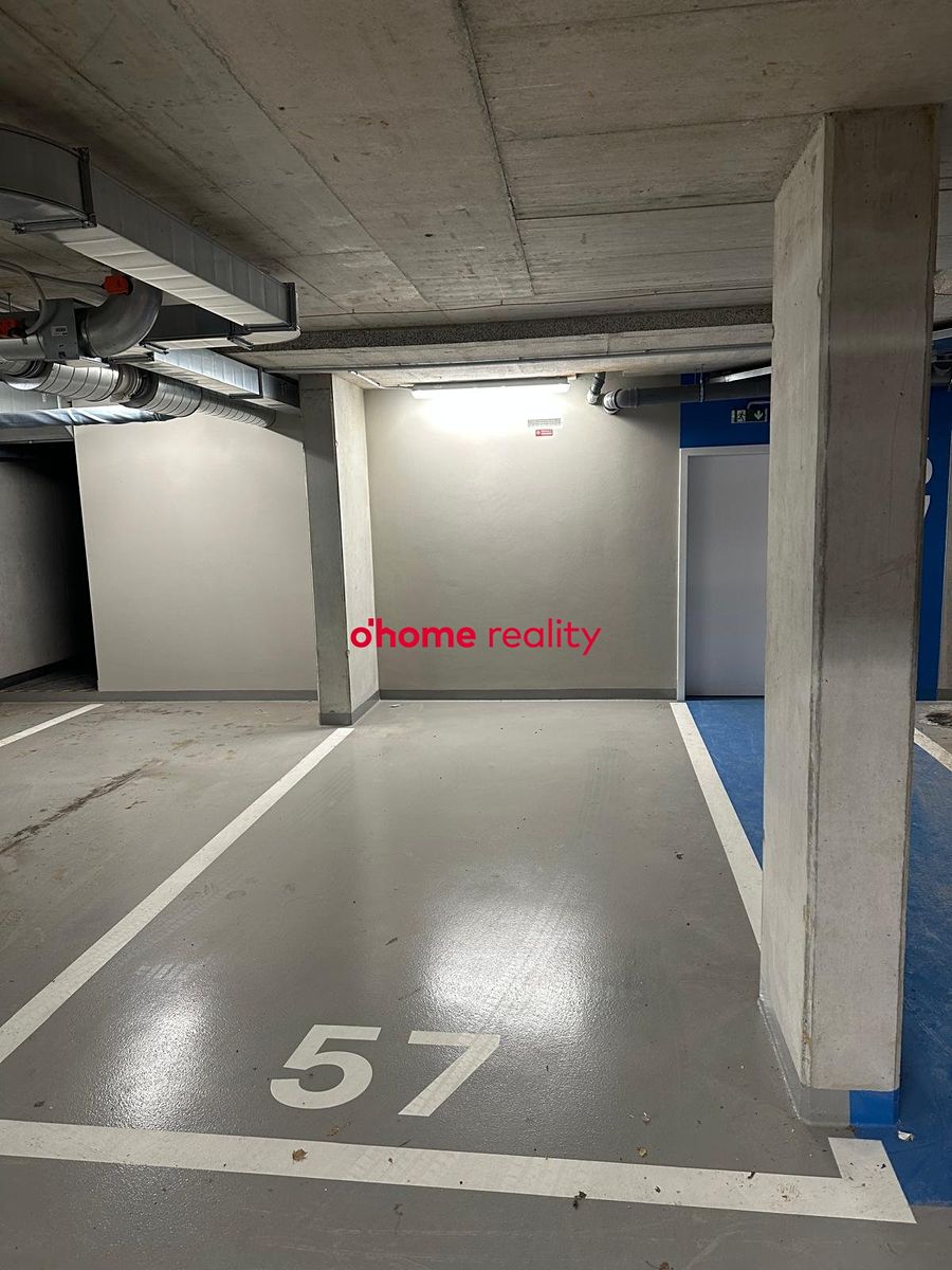 Pronájem garážového stání 13 m² – fotografie 3
