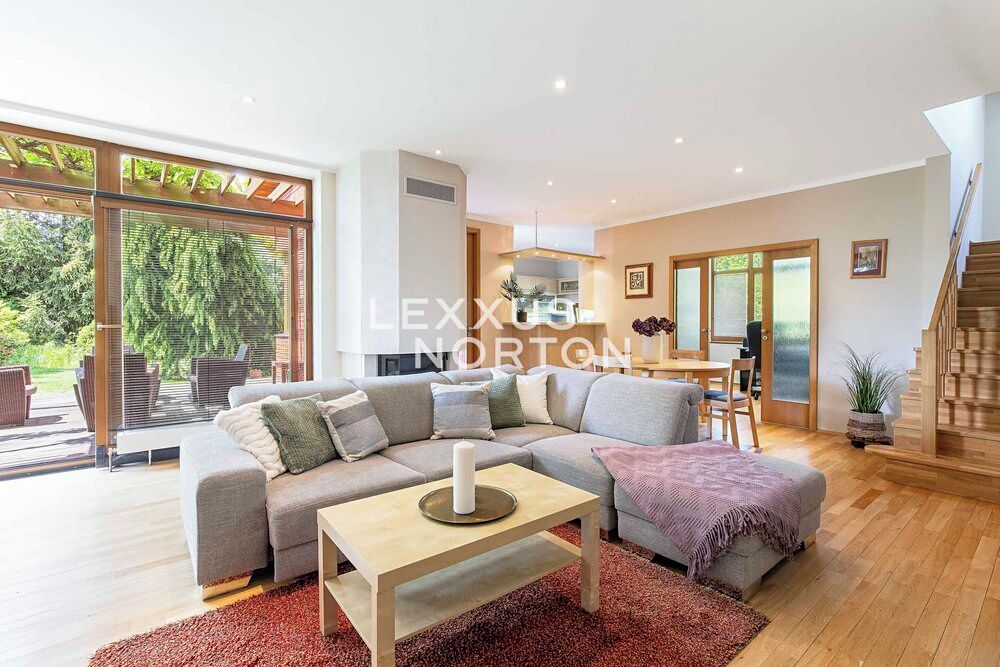 Prodej rodinného domu 256 m², pozemek 1194 m² – fotografie 3