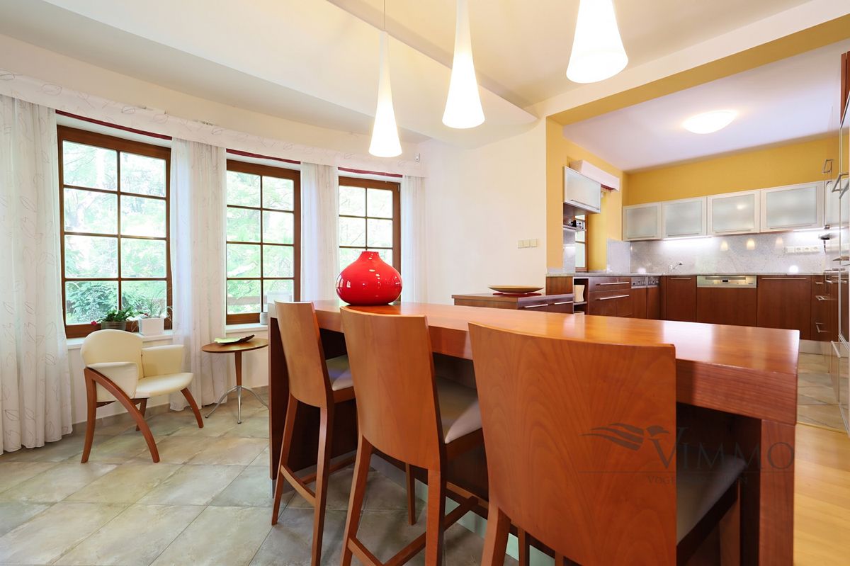 Prodej vily 298 m², pozemek 3259 m² – fotografie 3