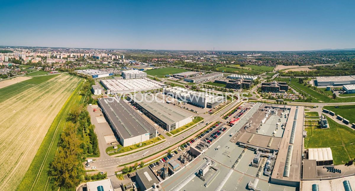 Pronájem výrobní haly, prostoru 1747 m²