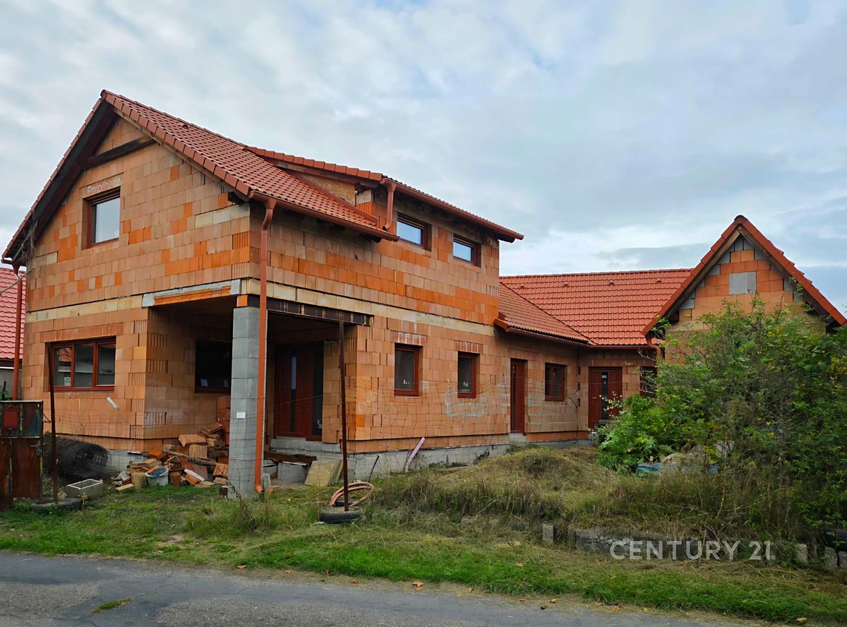 Prodej vícegeneračního domu 233 m², pozemek 1748 m² – fotografie 2