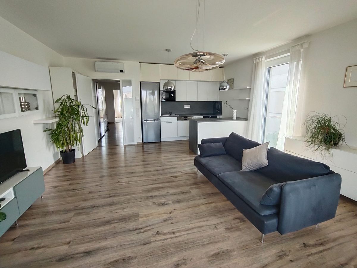 Pronájem bytu 2+kk 70 m² – fotografie 3