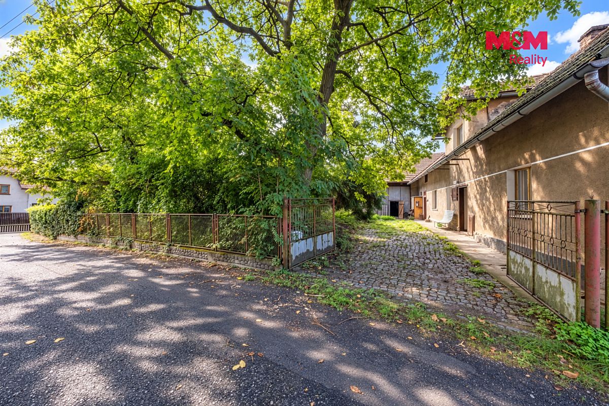 Prodej rodinného domu 196 m², pozemek 1246 m² – fotografie 3