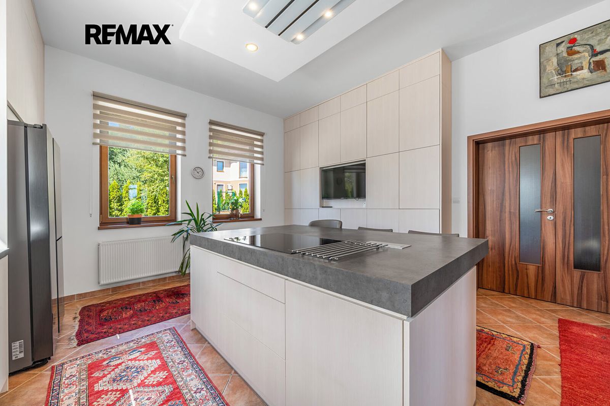 Prodej vily 347 m², pozemek 1413 m² – fotografie 4