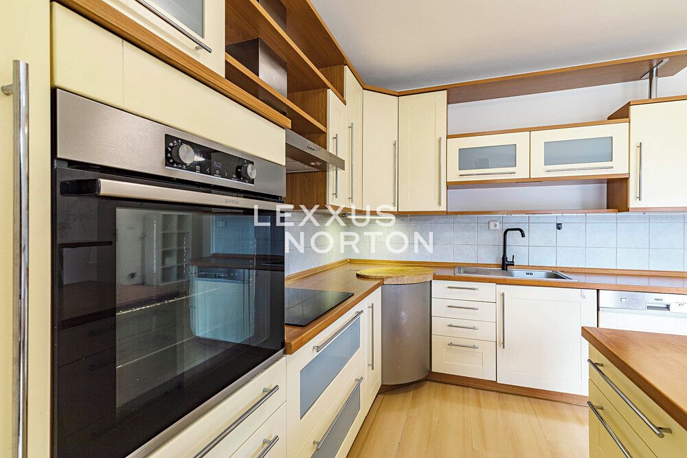 Pronájem rodinného domu 204 m², pozemek 700 m² – fotografie 5