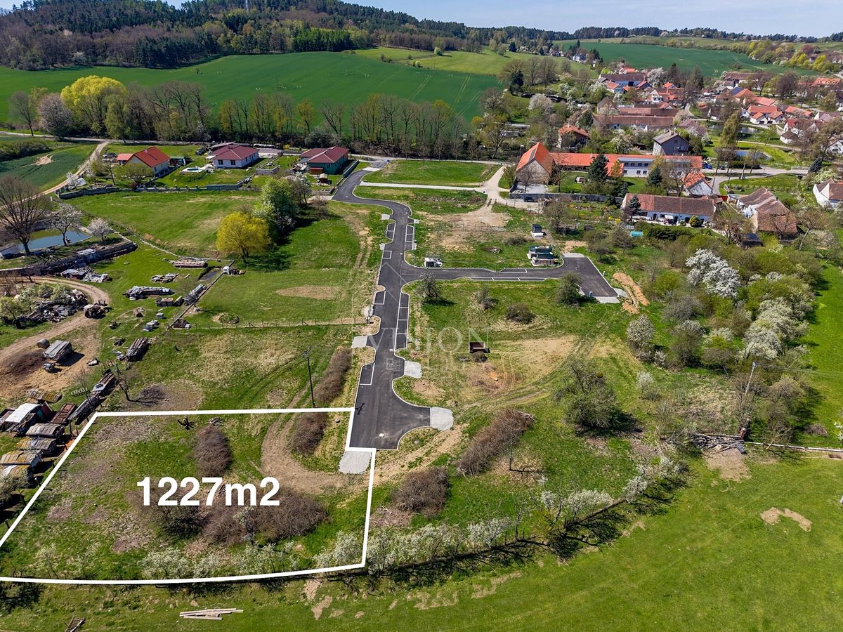 Prodej stavebního pozemku 1227 m², Dobev – fotka 1 z 3