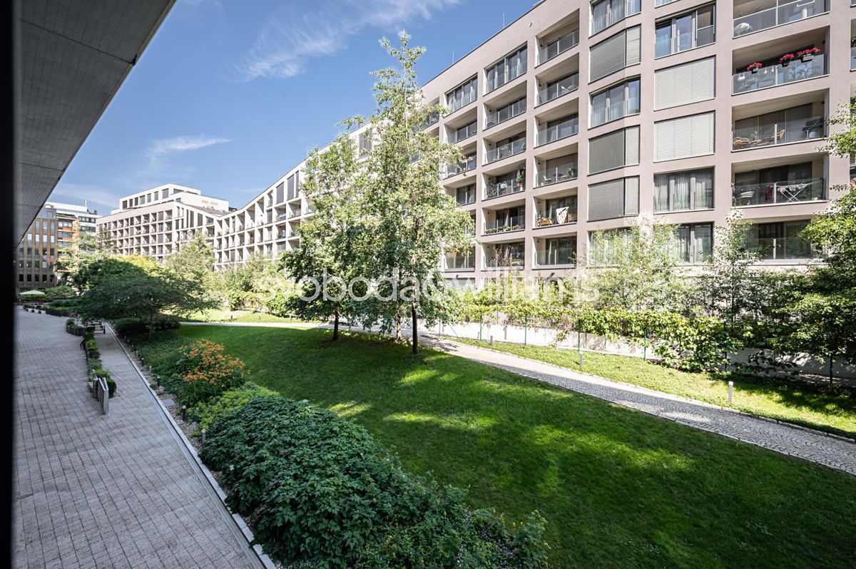 Pronájem kanceláře 341 m² – fotografie 2