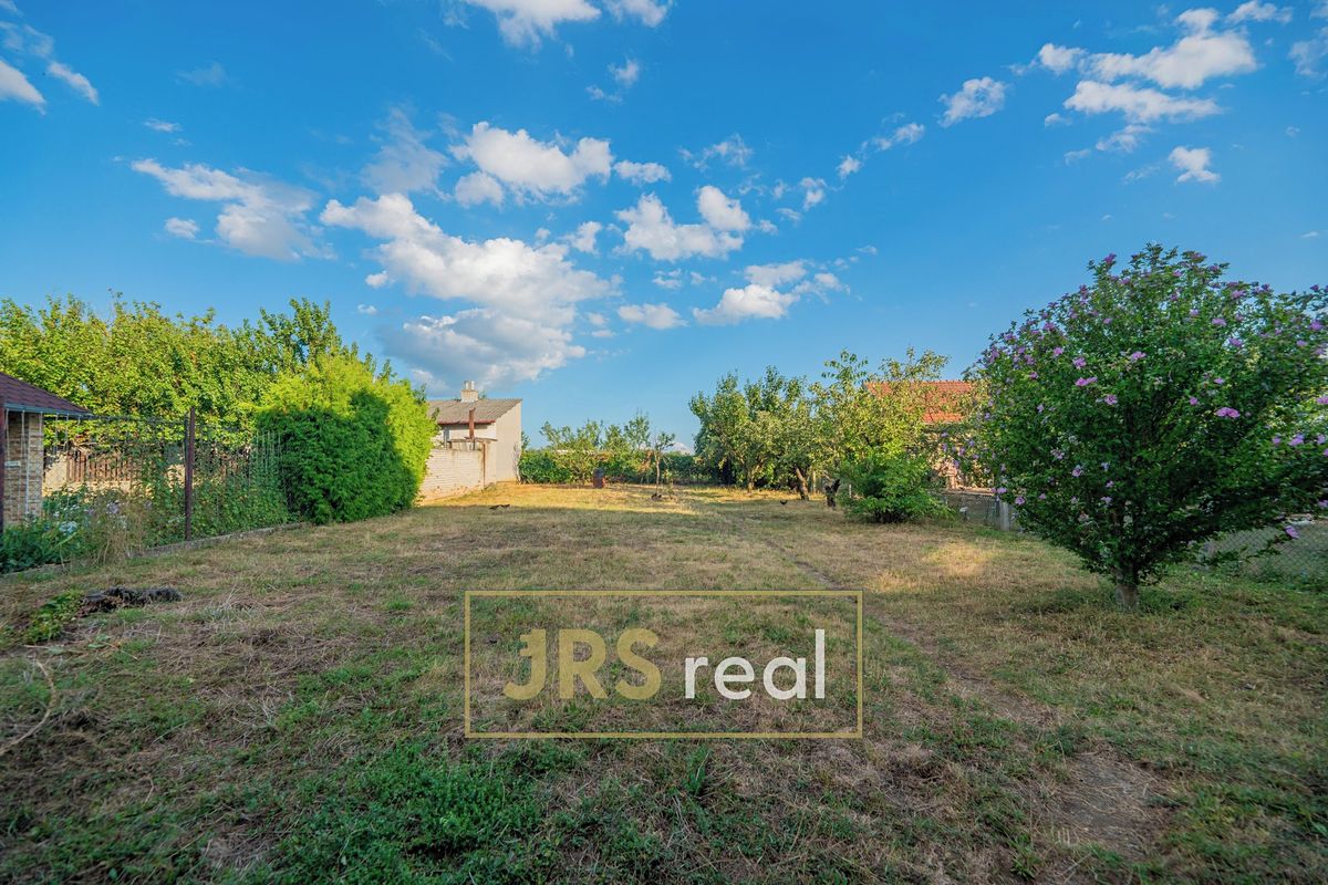 Prodej rodinného domu 250 m², pozemek 618 m² – fotografie 2