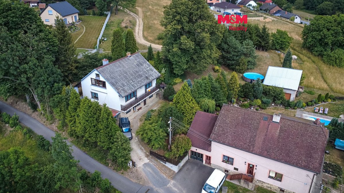 Prodej rodinného domu 242 m², pozemek 1068 m²
