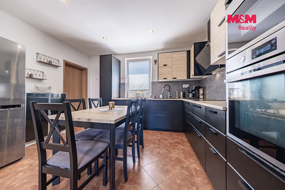 Prodej rodinného domu 200 m², pozemek 346 m² – fotografie 4