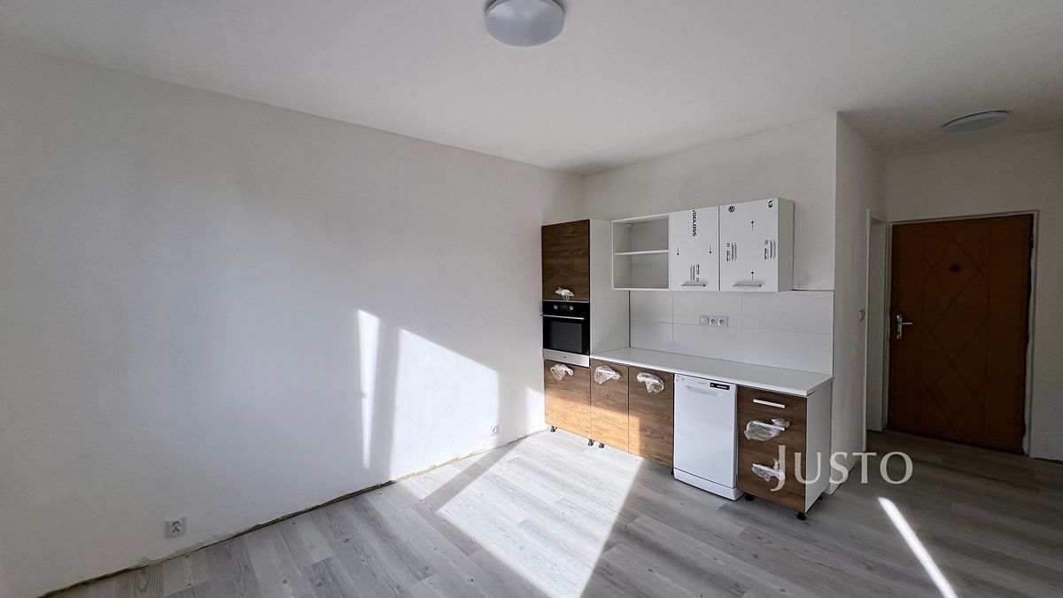 Pronájem bytu 2+kk 38 m² – fotografie 2