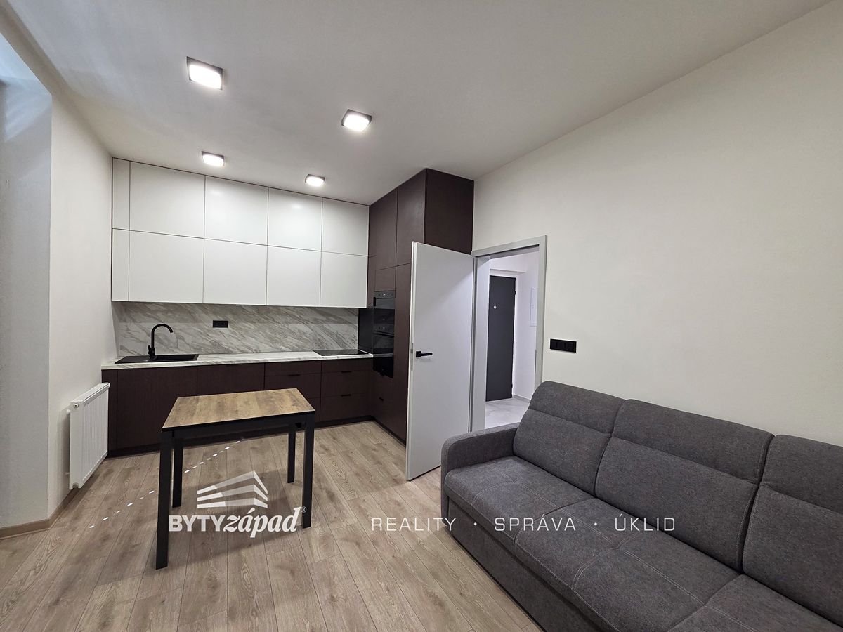 Pronájem bytu 2+kk 38 m²
