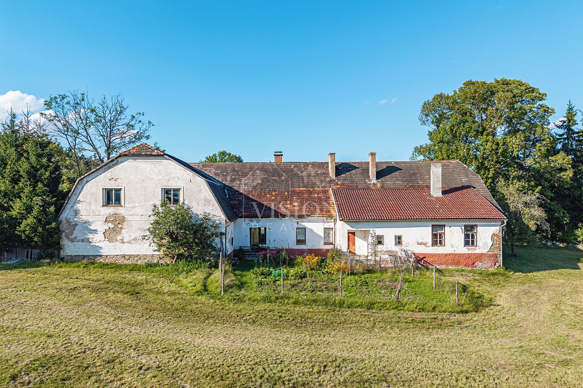Prodej rodinného domu 408 m², pozemek 715 m²