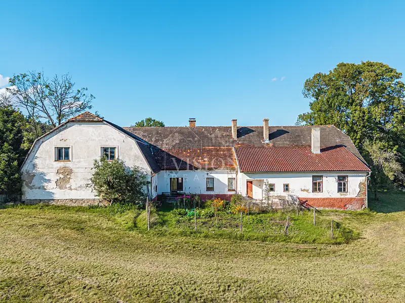 Prodej rodinného domu 408 m², pozemek 715 m², Vacov – náhled fotky 1