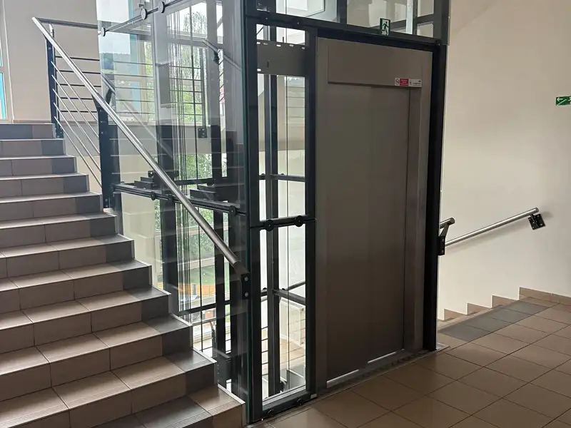 Pronájem kanceláře 16 m², Náchod – náhled fotky 3