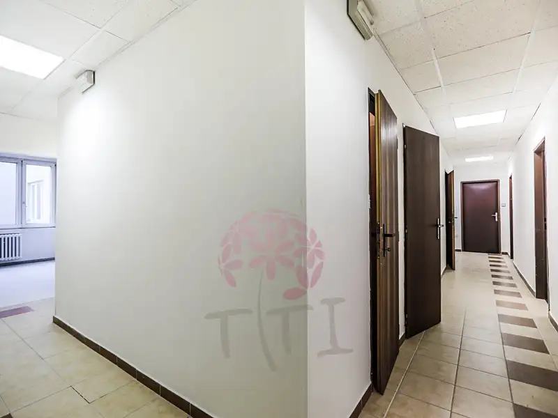 Pronájem kanceláře 153 m², Praha – náhled fotky 3