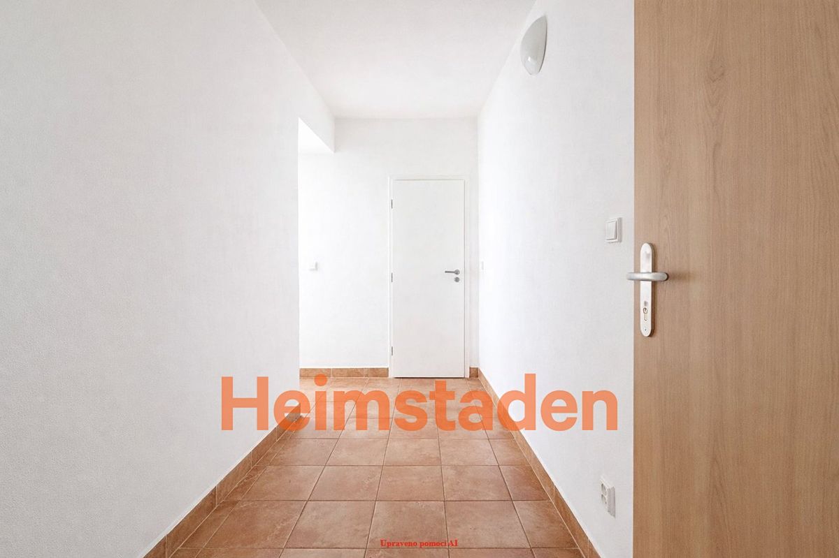 Pronájem bytu 1+kk 28 m² – fotografie 4