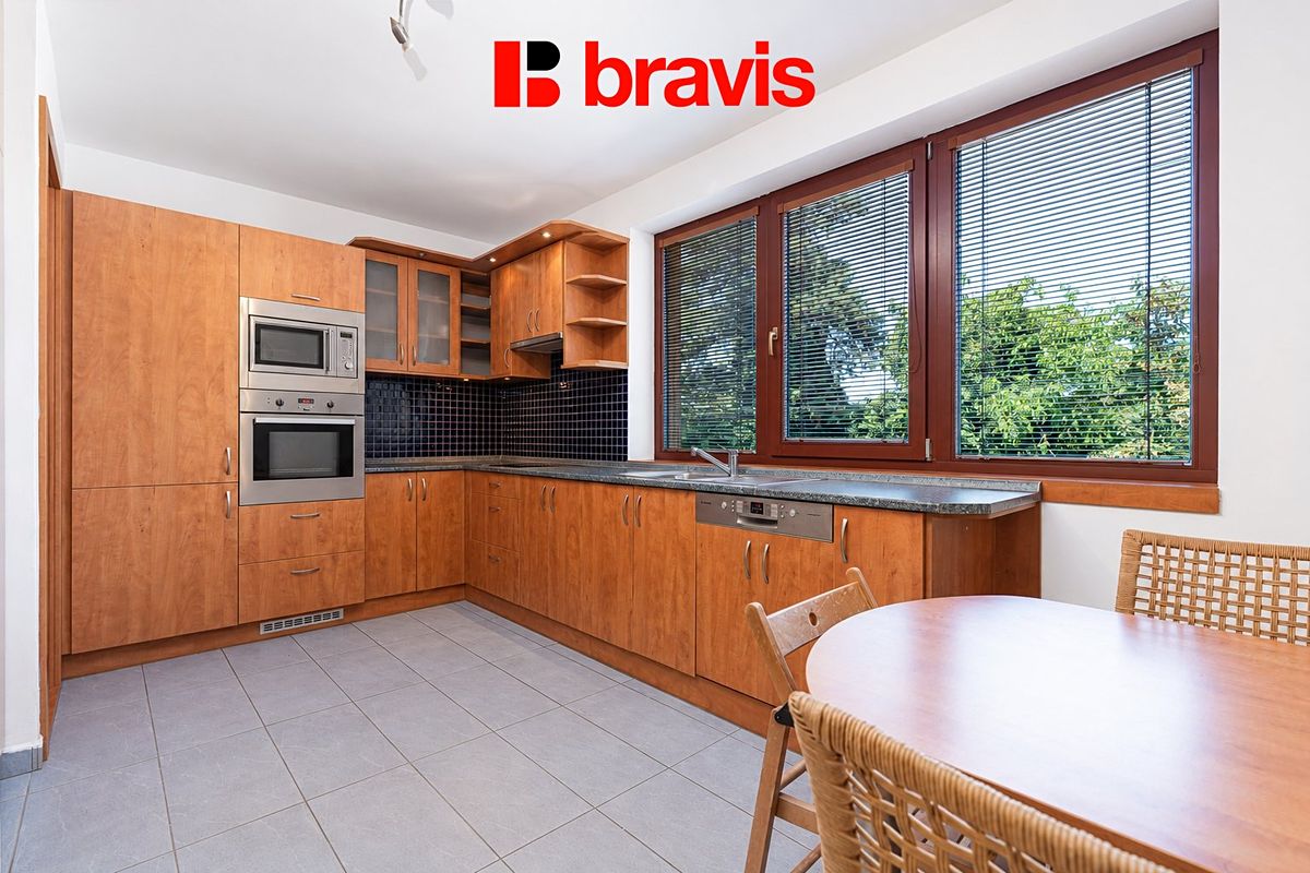 Pronájem rodinného domu 182 m², pozemek 60 m²