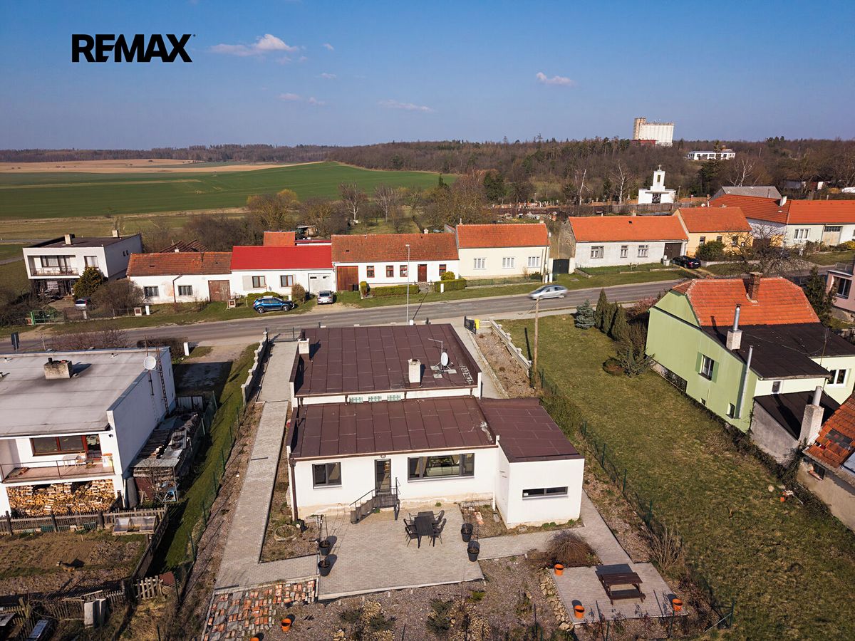Prodej rodinného domu 200 m², pozemek 802 m² – fotografie 3