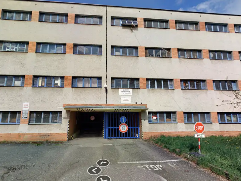 Pronájem garáže 16 m², Zlín – náhled fotky 2