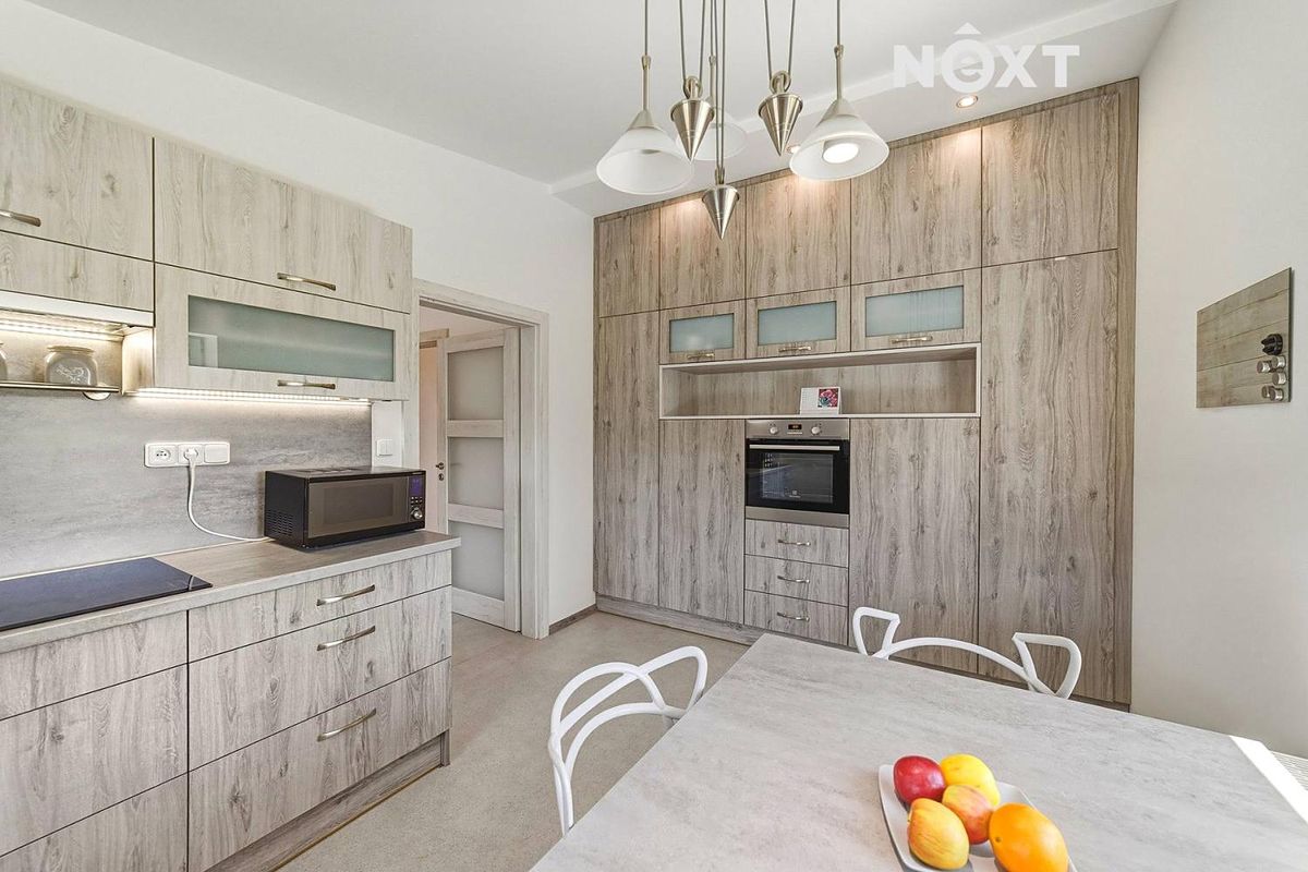 Prodej rodinného domu 227 m², pozemek 805 m² – fotografie 5