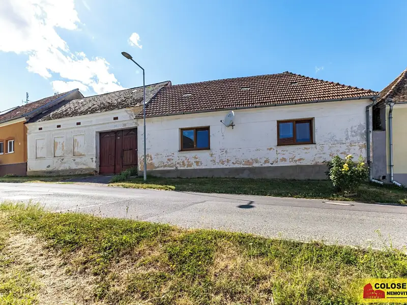 Prodej rodinného domu 92 m², pozemek 991 m², Starý Petřín – náhled fotky 1