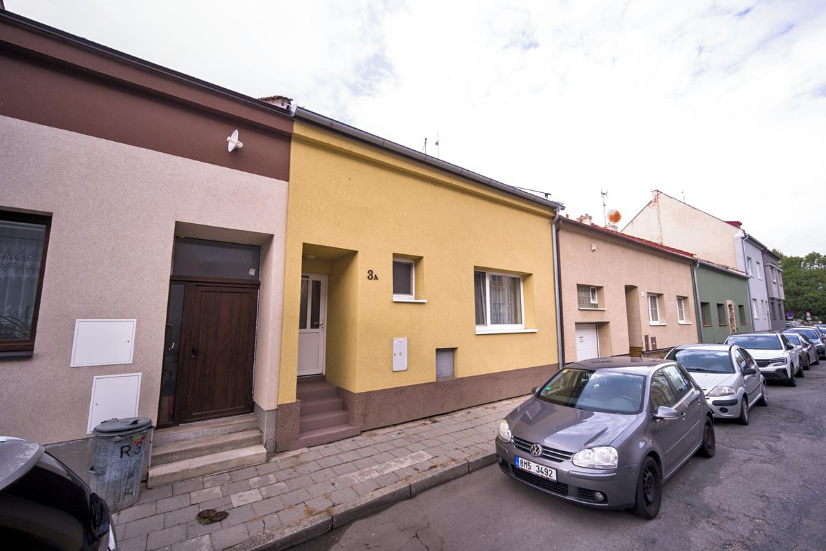 Prodej rodinného domu 120 m², pozemek 143 m² – fotografie 2