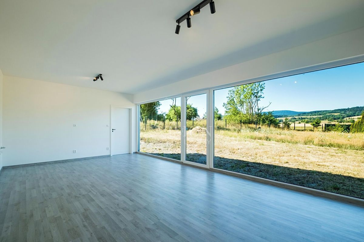 Prodej rodinného domu 70 m², pozemek 1222 m² – fotografie 2