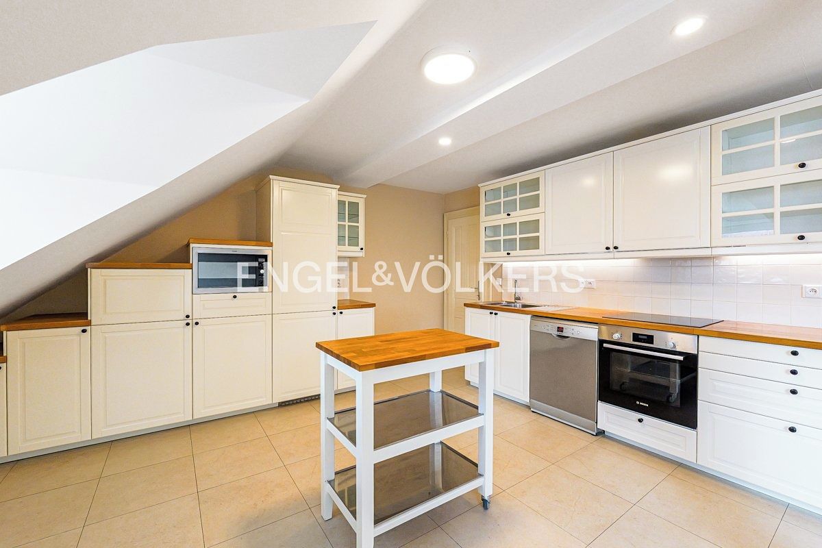Pronájem bytu 4+kk 155 m² – fotografie 2