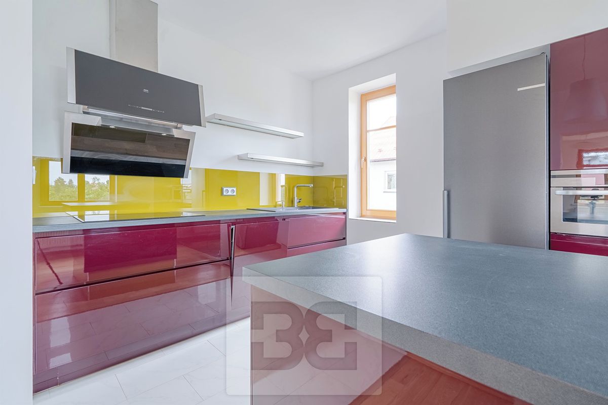 Pronájem bytu 2+1 90 m² – fotografie 4