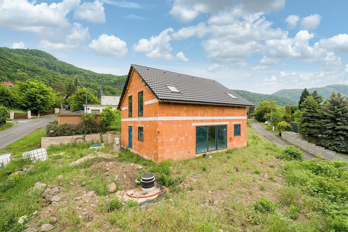 Prodej rodinného domu 137 m², pozemek 1088 m² – fotografie 2