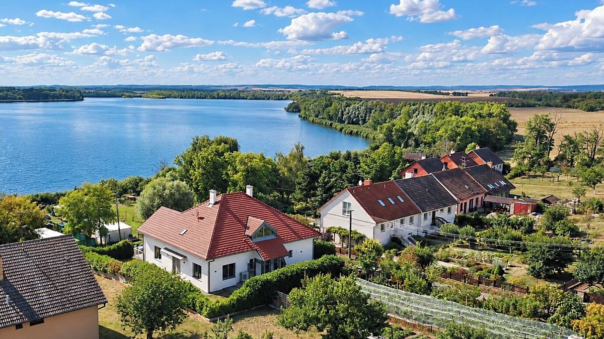 Prodej vily 408 m², pozemek 923 m² – fotografie 2