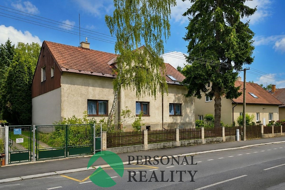 Prodej rodinného domu 240 m², pozemek 612 m² – fotografie 2