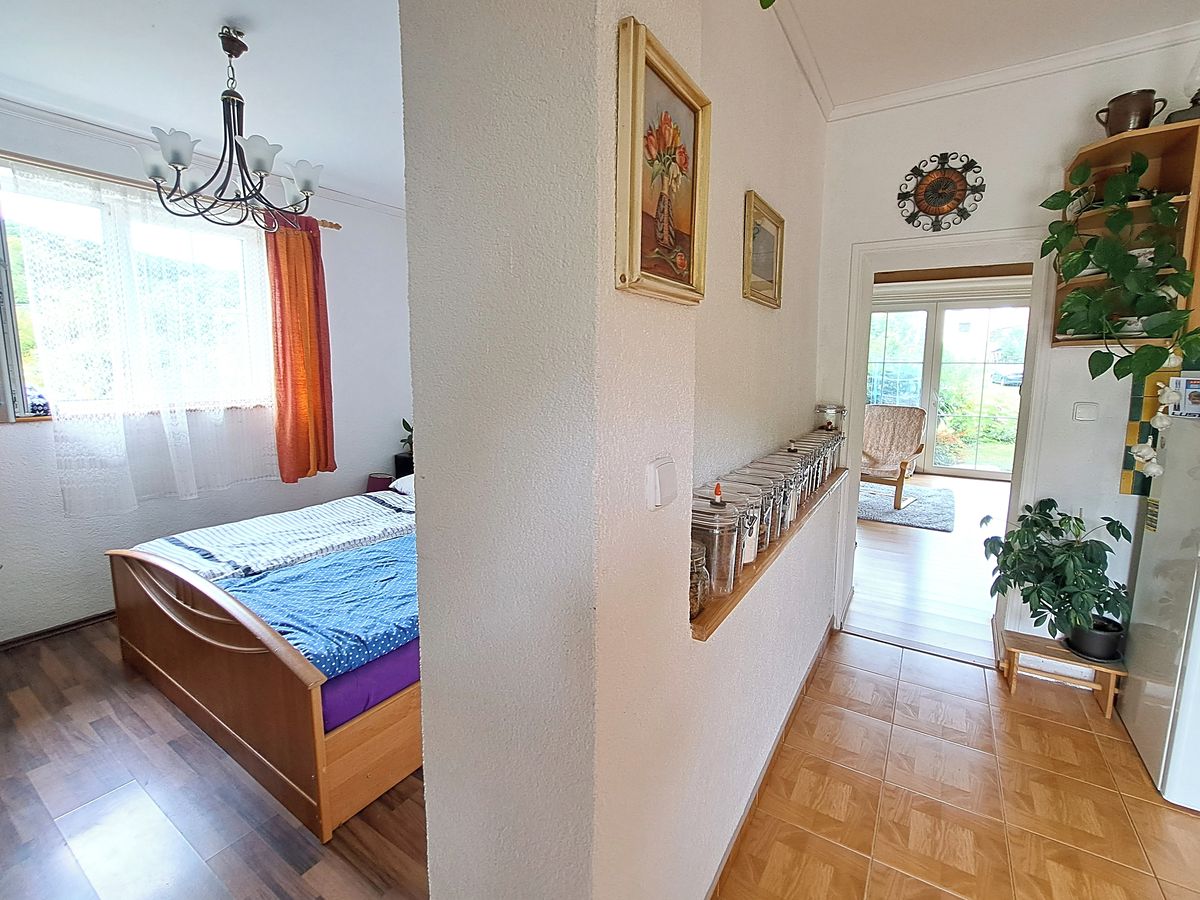 Prodej rodinného domu 180 m², pozemek 2500 m² – fotografie 2