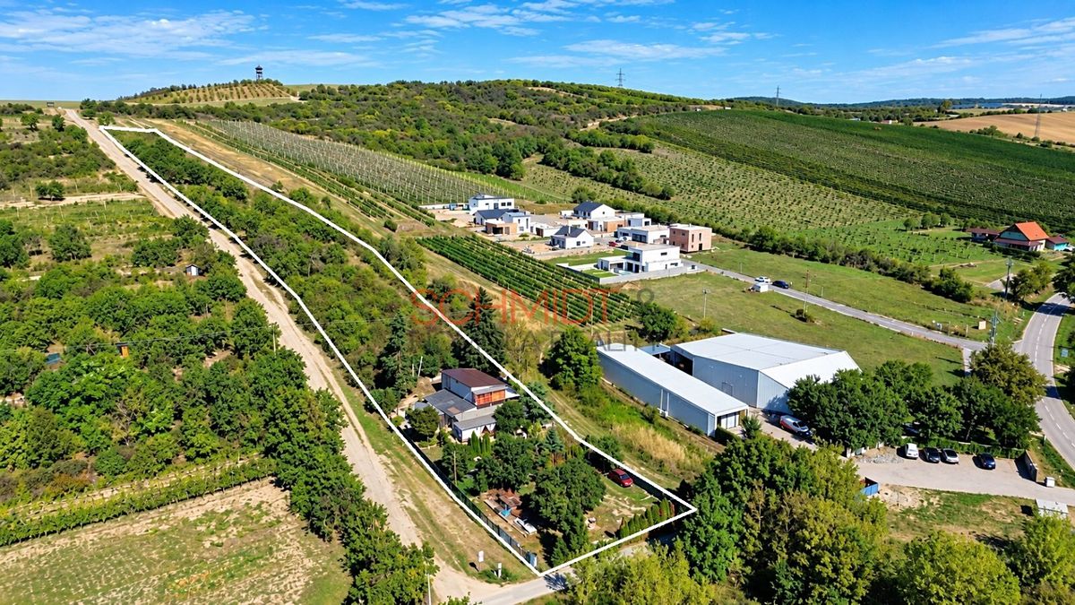 Prodej stavebního pozemku 7968 m²