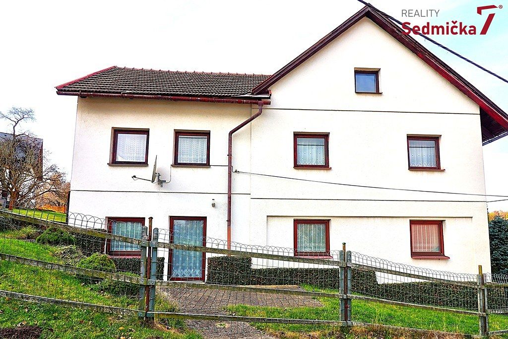 Prodej rodinného domu 318 m², pozemek 1300 m² – fotografie 5