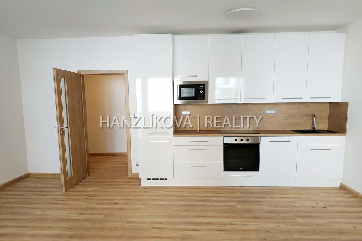 Pronájem bytu 1+kk 40 m² – fotografie 3