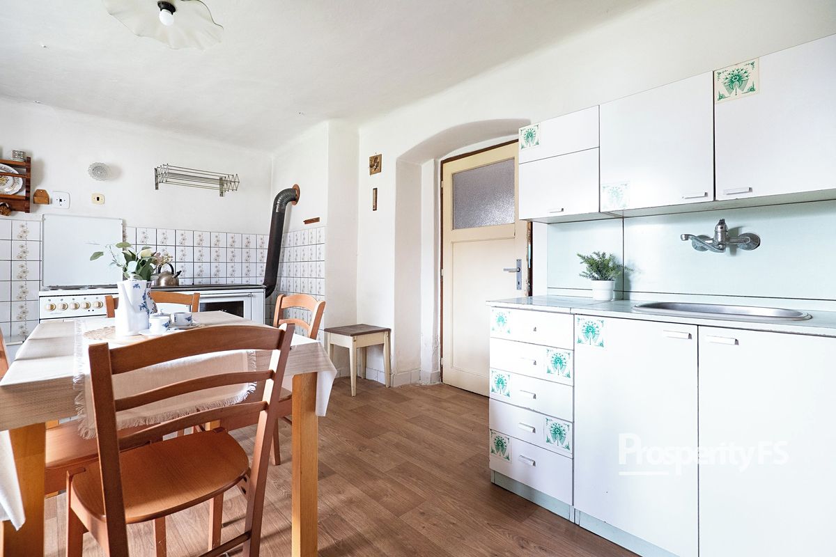 Prodej rodinného domu 120 m², pozemek 2453 m² – fotografie 2