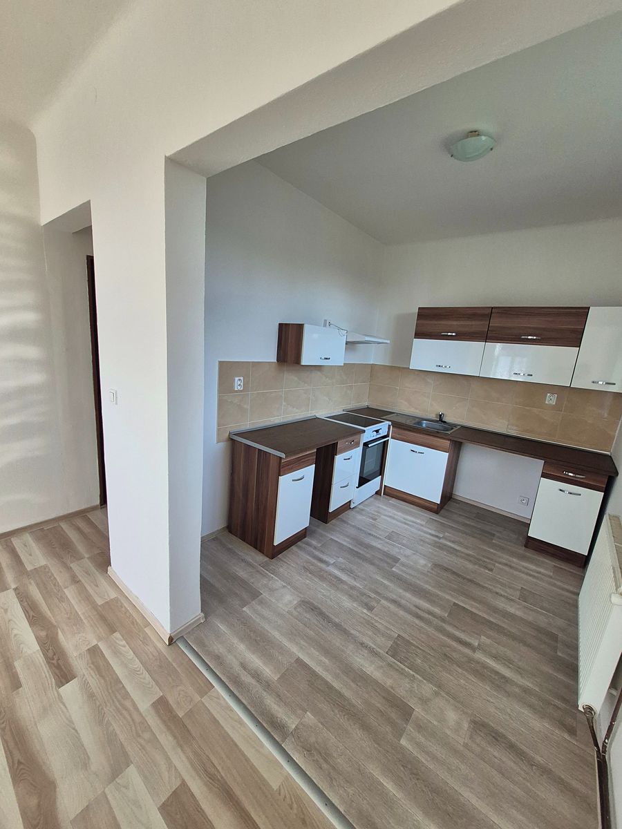 Pronájem bytu 2+kk 48 m² – fotografie 2