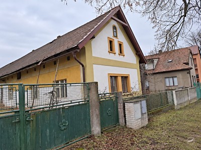 Prodej podílu 1/2  rodinného domu 200 m², pozemek 2 038 m²