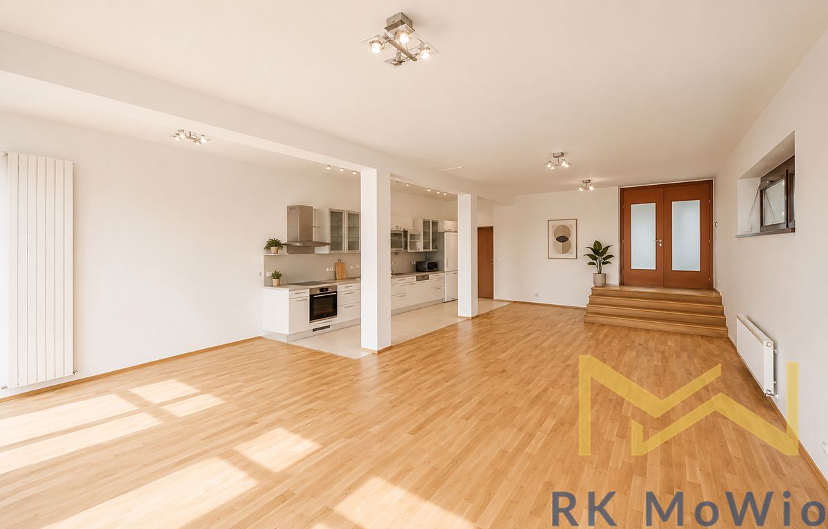 Pronájem vily 360 m², pozemek 857 m²