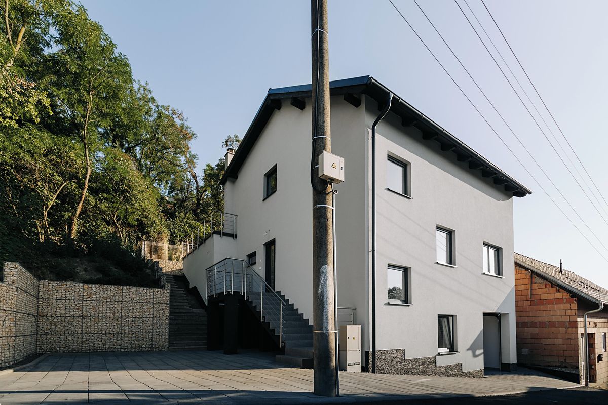 Prodej rodinného domu 255 m², pozemek 233 m² – fotografie 2