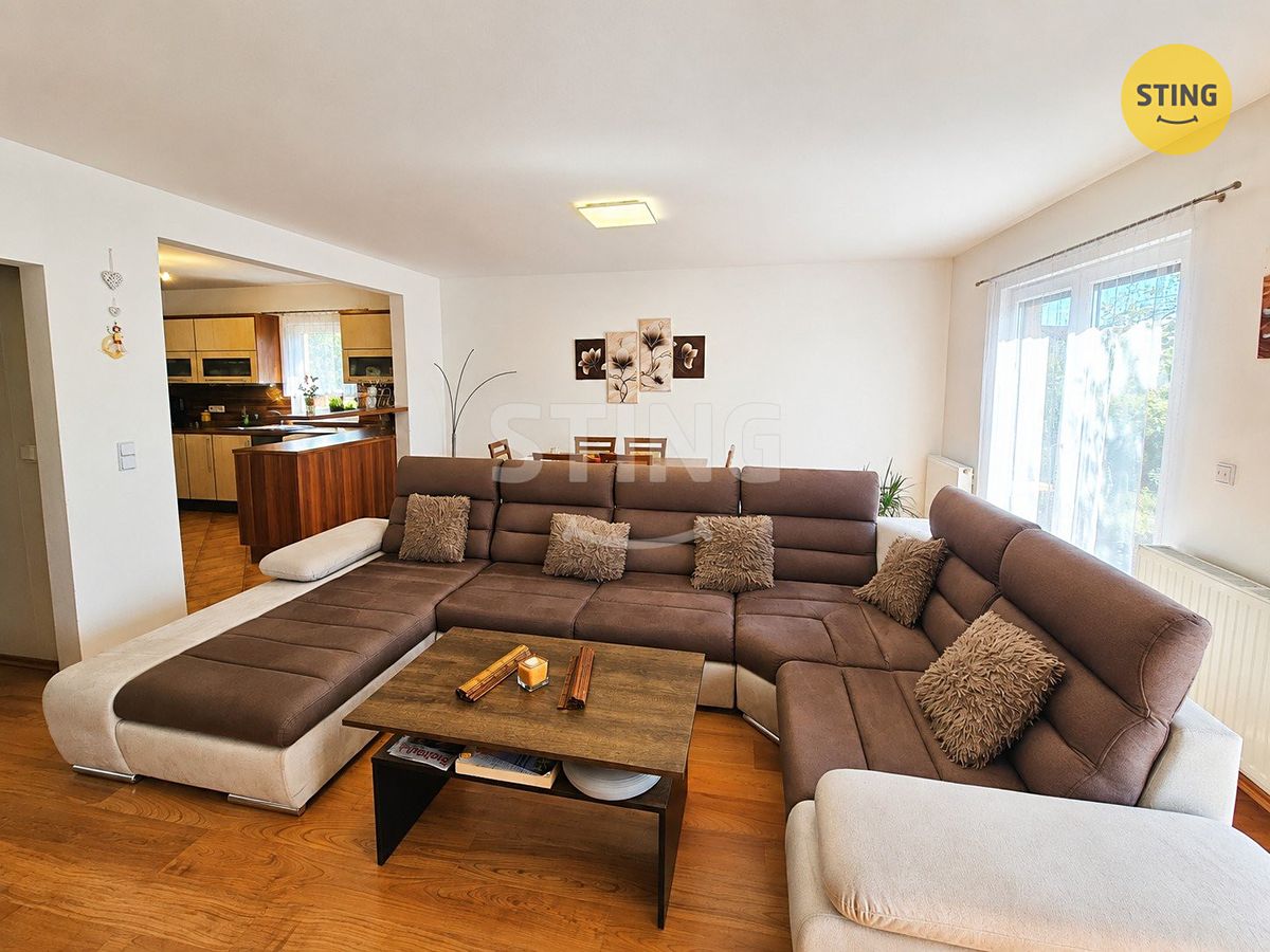 Prodej rodinného domu 175 m², pozemek 800 m² – fotografie 2