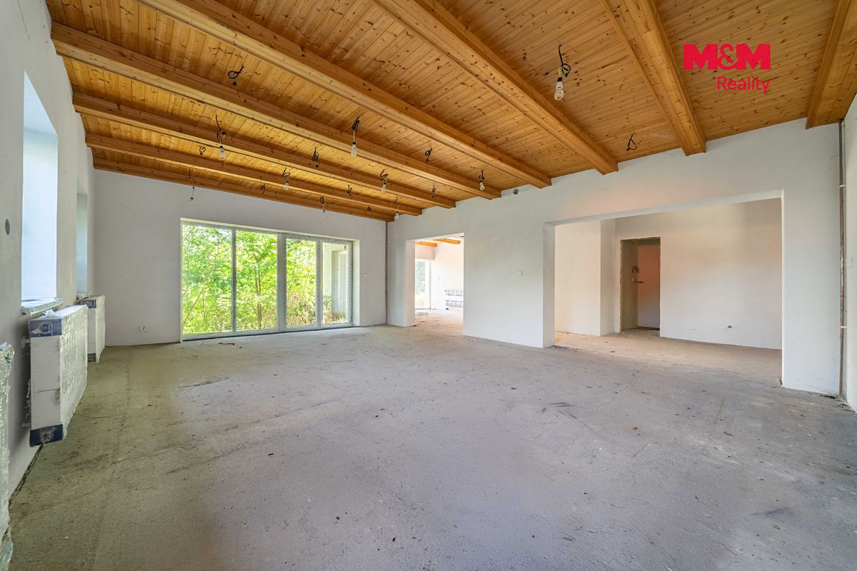 Prodej rodinného domu 234 m², pozemek 6858 m² – fotografie 3