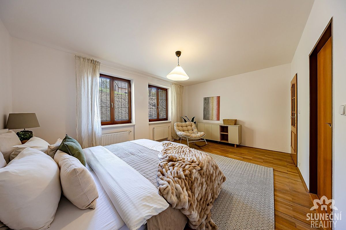 Prodej rodinného domu 385 m², pozemek 2173 m² – fotografie 3
